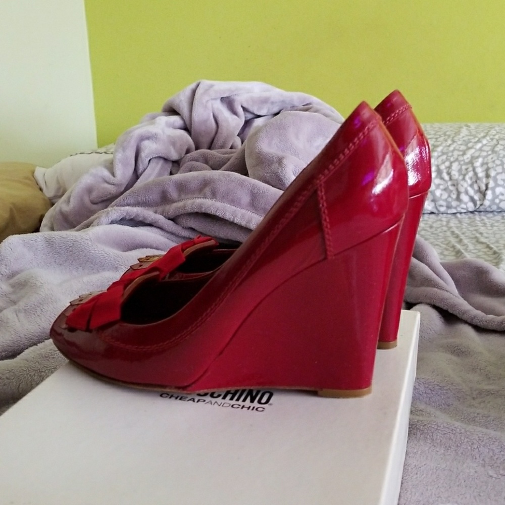 π2X HPπ Moschino Patent Leather Wedges - Picture 2 of 7